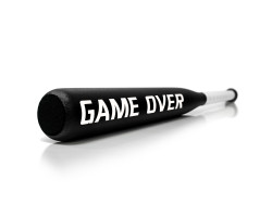 Бейсбольная бита с надписью "Game Over"