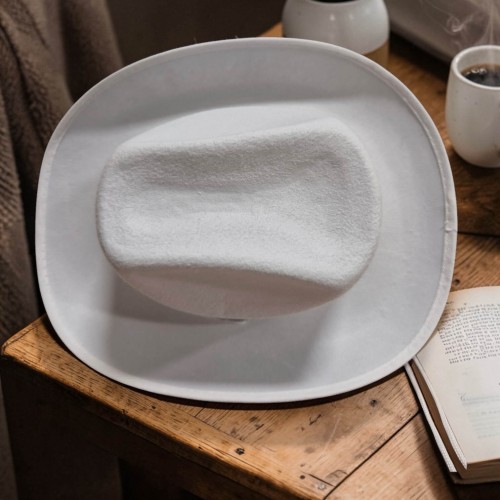 Белая Легенда - ковбойський капелюх для сміливих образів Белая Легенда - ковбойський капелюх для сміливих образів