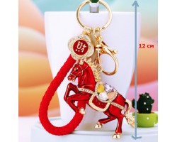 Брелок Кінь на удачу подарунок на Рік Коня червоний зі стразами 12 см карабін+кільце