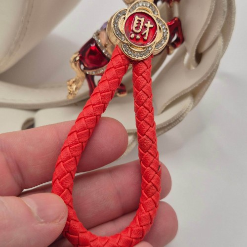 Брелок Кінь на удачу подарунок на Рік Коня червоний зі стразами 12 см карабін+кільце