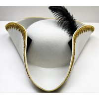 Трикутка біла з пером і золотою обробкою