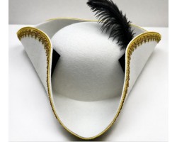 Трикутка біла з пером і золотою обробкою