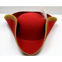 Трикутка "Золотий капітан" з пером і золотою окантовкою