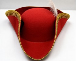 Трикутка "Золотий капітан" з пером і золотою окантовкою