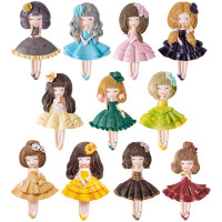 MN-148 Фигурки маленькие "Девочки в пышных платьях"